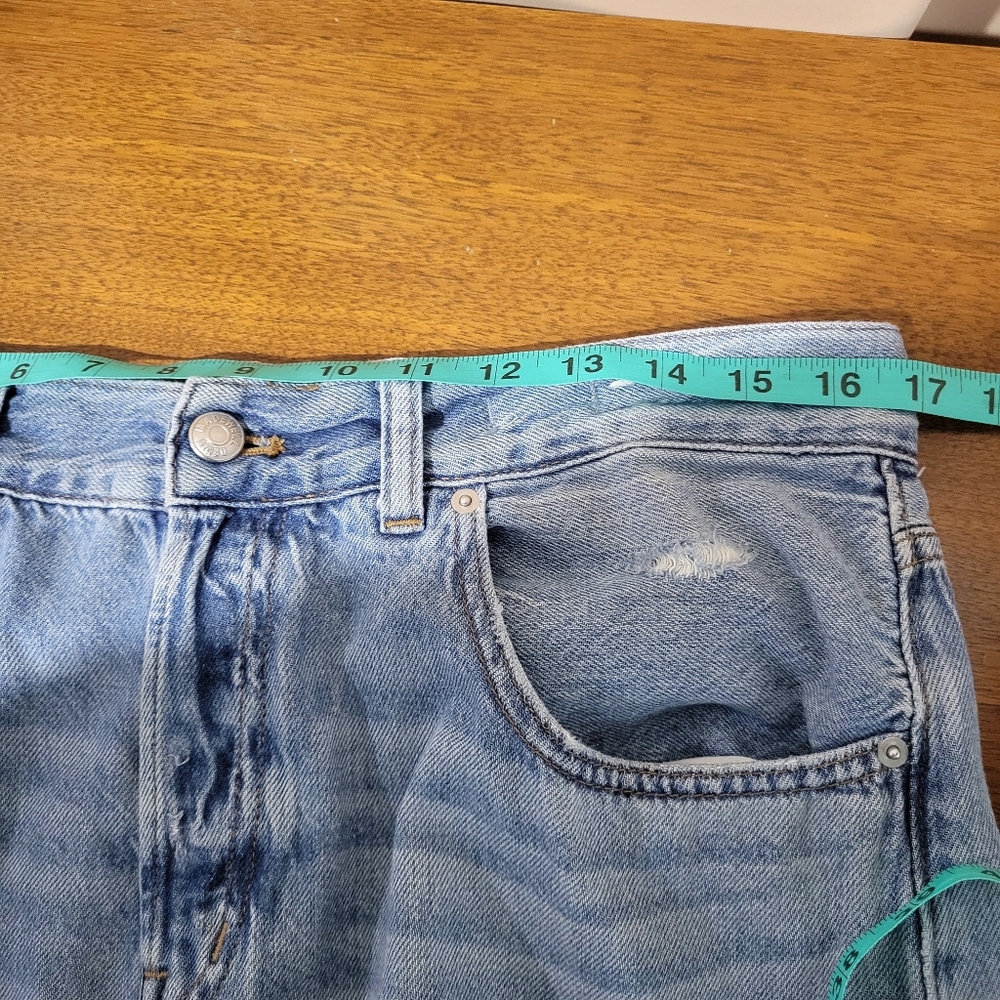 Madewell The Dean Easy Straight Jean in Northridge Wash: Airy Denim Edition - Picture 13 of 14